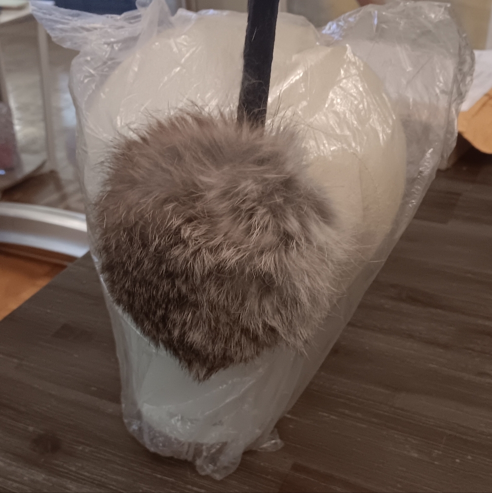 Elegant Rabbit Fur Earmuffs - Black and Gray - Picture 3 of 15